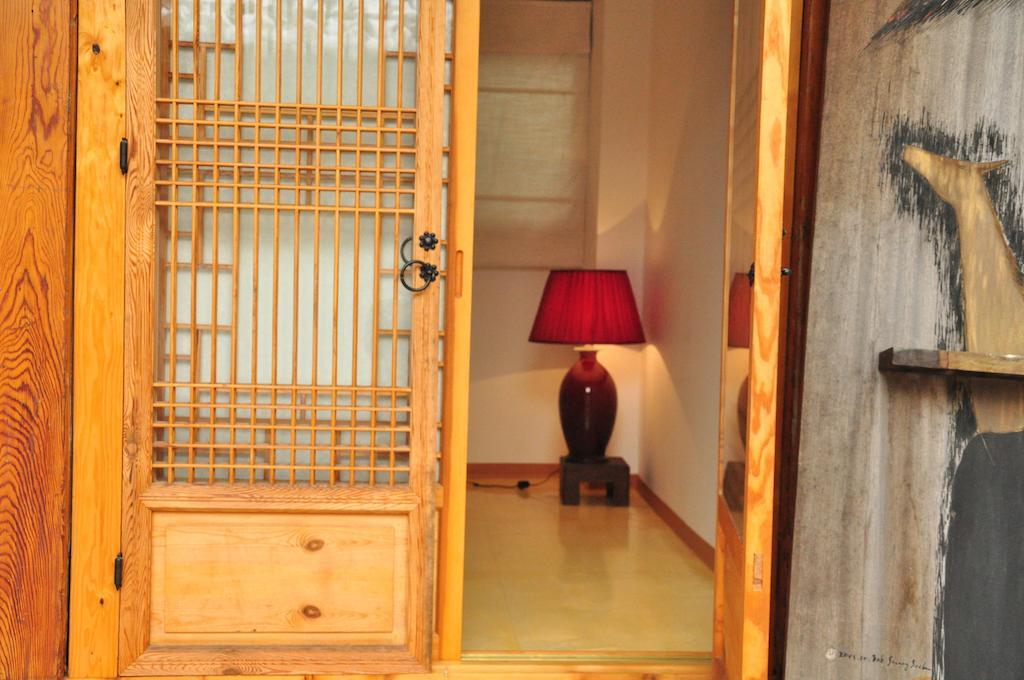 Hueahn Hanok Guesthouse Сеул Номер фото