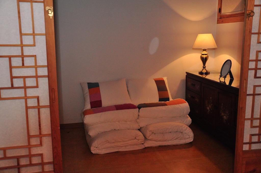 Hueahn Hanok Guesthouse Сеул Номер фото