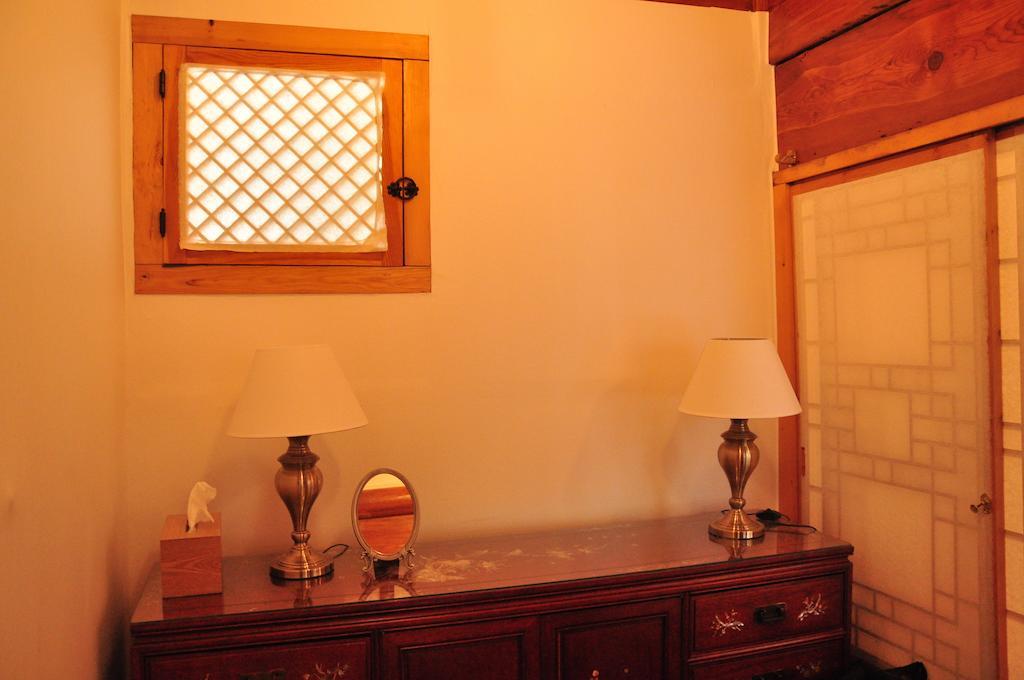 Hueahn Hanok Guesthouse Сеул Номер фото