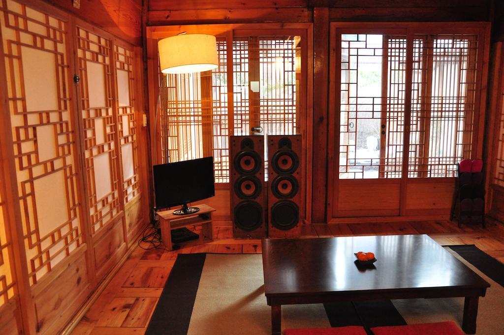 Hueahn Hanok Guesthouse Сеул Екстер'єр фото